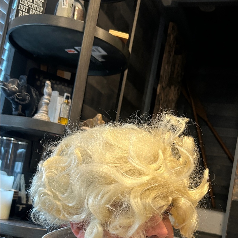 Non Signe 100% Synthetic Bleach Blonde Curly‎ Wig
